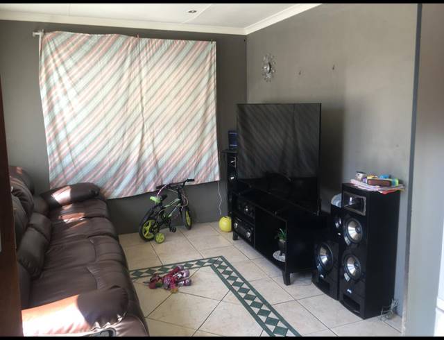 2 BEDROOM FREEHOLD FOR SALE IN EKUPHUMLENI